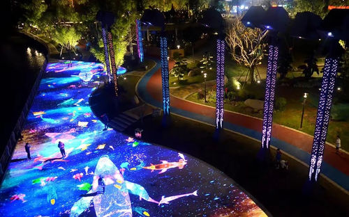 Últimas noticias de la empresa sobre Colección de casos. Cortina de luz y agua, impresionante recorrido nocturno.