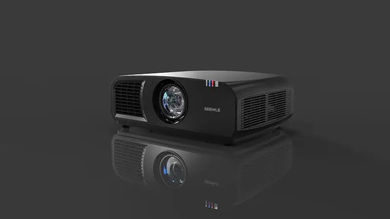 Proyector 4K DLP de 12000 lumen con proyección corta para cine al aire libre de grandes salas