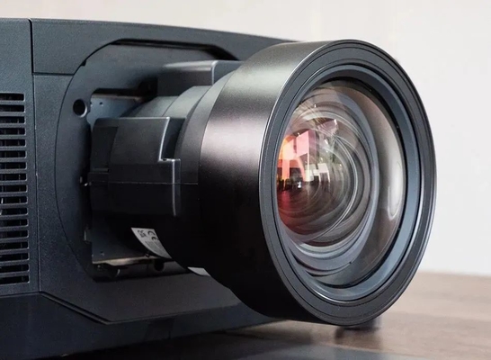 Flyin EL-G36KU Proyector láser de hologramas 4K 7D con 3LCD 30K ANSI Lumens para edificios al aire libre