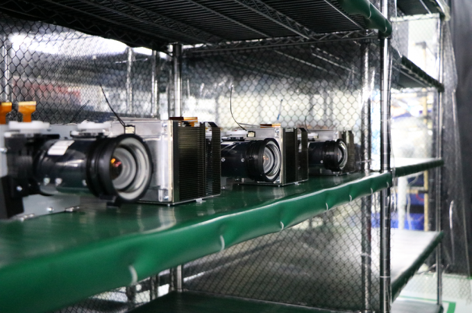 Flyin 2025 Proyector l&aacute;ser profesional 3LCD 4K 7200 Ansi Lumens Ultra Hd 3840x2160 Alto brillo para educaci&oacute;n empresarial Lugares grandes Salones de banquetes Escenas 13