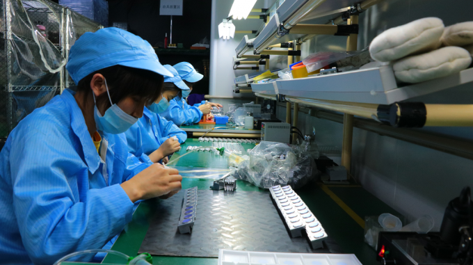 Flyin 2025 Proyector l&aacute;ser profesional 3LCD 4K 7200 Ansi Lumens Ultra Hd 3840x2160 Alto brillo para educaci&oacute;n empresarial Lugares grandes Salones de banquetes Escenas 15